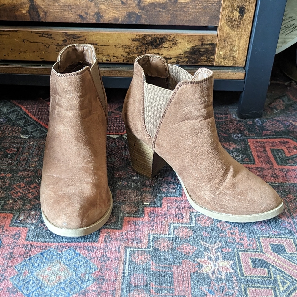 Shoes - Picture 2 of 5